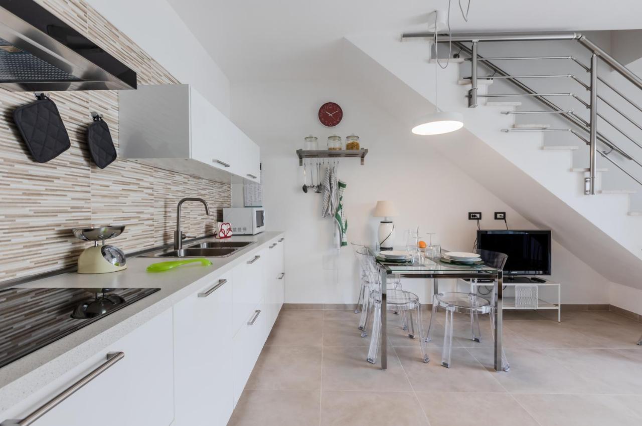 Pula Comfy Apartment W/ Private Parking Exteriör bild